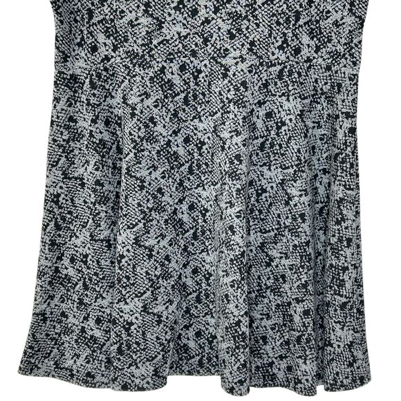 Torrid Double Knit Skater Dress Textured Snake Print Gray & Black Women's 4X NWT - Picture 8 of 11